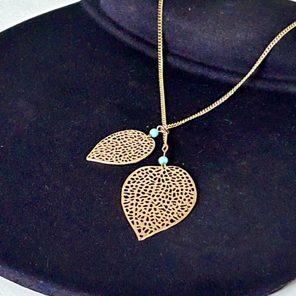 BOUTIQUE NECKLACE ~ Very Trendy! - Picture 8 of 8